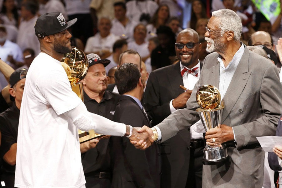队员大卫拉塞尔成为传奇杰出球员蝉联MVP